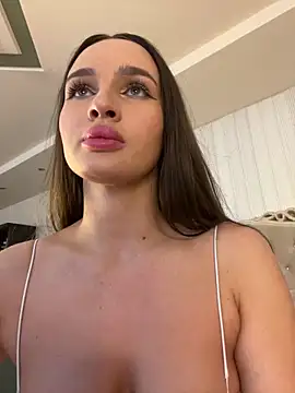 LillyNatty18 online show from May 21, 2026, 10:40 pm