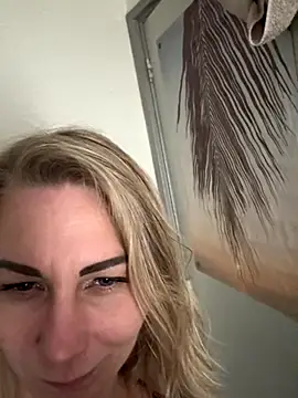 Snapshot of Blueblondi chatting on October 26, 2025, 9:10 am Blueblondi online show from October 26, 2025, 9:10 am