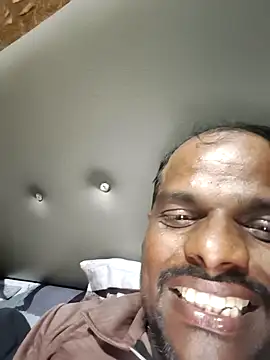 RNlov online show from November 12, 2025, 4:22 pm