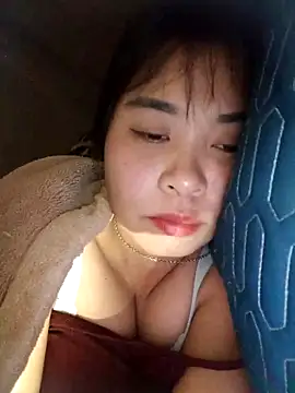 Squirrel-Pear online show from December 18, 2025, 3:27 pm