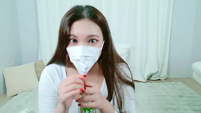 Snapshot of ui_chan chatting on November 15, 2025, 9:35 am ui chan online show from November 15, 2025, 9:35 am