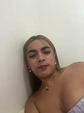Snapshot of SeductiveRoxy69 chatting on October 19, 2025, 6:27 am SeductiveRoxy69 online show from October 19, 2025, 6:27 am