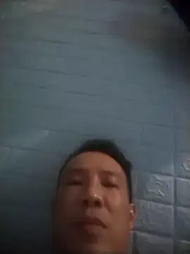 tuanhuynh11 online show from October 19, 2025, 5:10 am