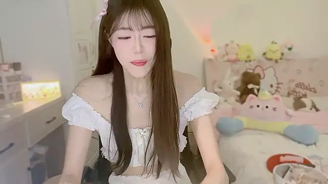 Onecutelittle online show from November 5, 2025, 5:43 am