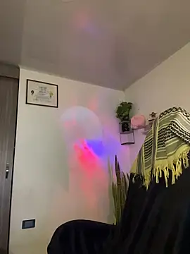 Snapshot of FreszX chatting on February 4, 2026, 4:02 pm FreszX online show from February 4, 2026, 4:02 pm