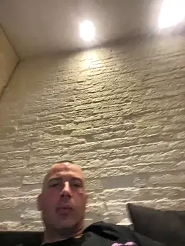 Rotteei1 online show from April 10, 2026, 6:20 am