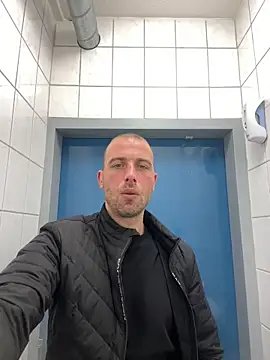 Rotteei1 online show from April 15, 2026, 12:53 pm