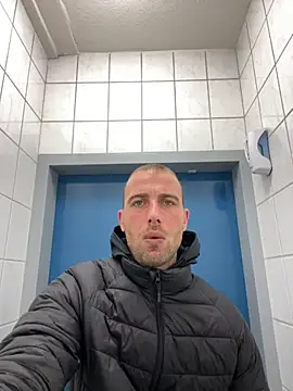 Rotteei1 online show from November 28, 2025, 2:17 pm