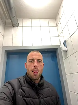 Rotteei1 online show from November 17, 2025, 12:31 pm