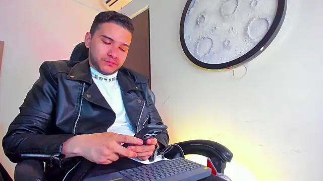 Snapshot of mike_257 chatting on February 7, 2026, 11:29 am mike 257 online show from February 7, 2026, 11:29 am