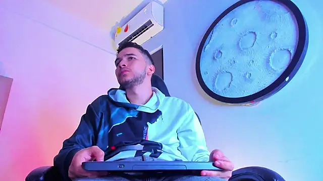 Snapshot of mike_257 chatting on February 21, 2026, 11:56 am mike 257 online show from February 21, 2026, 11:56 am