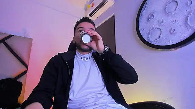 Snapshot of mike_257 chatting on February 17, 2026, 11:51 am mike 257 online show from February 17, 2026, 11:51 am