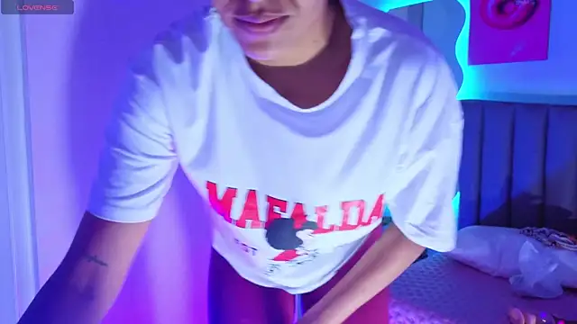 Aria Russo online show from April 8, 2026, 2:29 pm