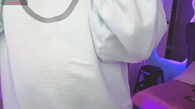 Aria Russo online show from March 27, 2026, 2:51 pm