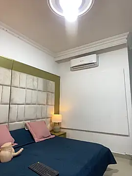 IsabellaDarrell ts online show from February 11, 2026, 11:32 am