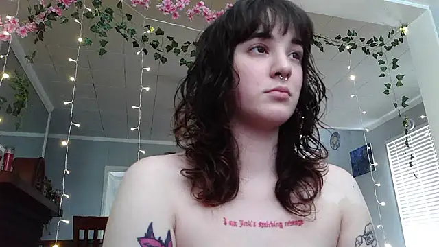 Trickylucy555 online show from May 26, 2026, 10:19 pm