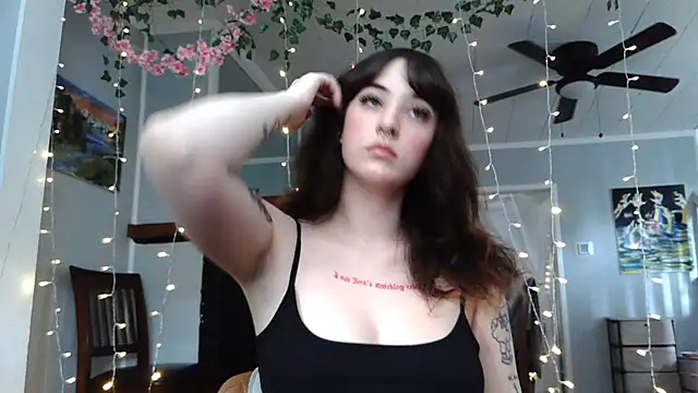 Trickylucy555 online show from July 6, 2026, 7:49 pm