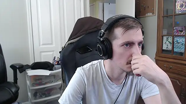 Snapshot of CasuallyCorrupt chatting on October 25, 2025, 7:58 pm CasuallyCorrupt online show from October 25, 2025, 7:58 pm