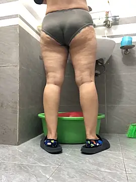 Snapshot of HinayLa chatting on February 8, 2026, 11:13 pm HinayLa online show from February 8, 2026, 11:13 pm