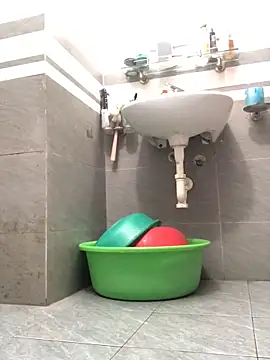 HinayLa online show from April 6, 2026, 11:06 pm