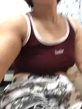 Snapshot of HinayLa chatting on February 7, 2026, 2:30 am HinayLa online show from February 7, 2026, 2:30 am