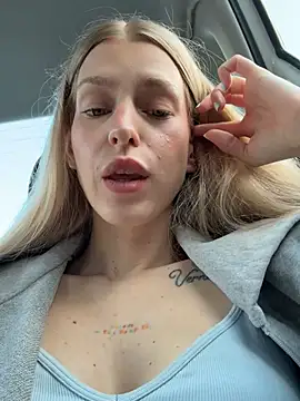 kira mia online show from July 13, 2026, 4:17 pm