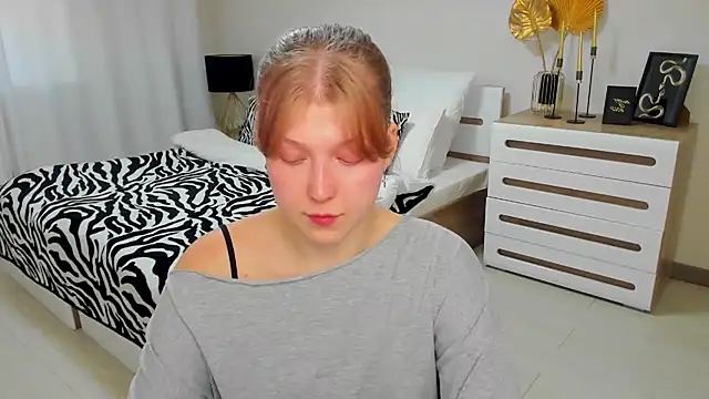 Snapshot of Stella_Light chatting on October 25, 2025, 4:22 am Stella Light online show from October 25, 2025, 4:22 am