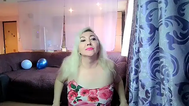 Snapshot of LadyKriss chatting on October 31, 2025, 4:53 am LadyKriss online show from October 31, 2025, 4:53 am