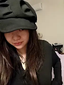 MiQ1104 online show from October 25, 2025, 2:07 pm