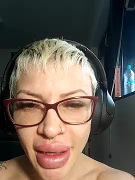 Snapshot of Monroecarolina chatting on October 30, 2025, 2:36 pm Monroecarolina online show from October 30, 2025, 2:36 pm