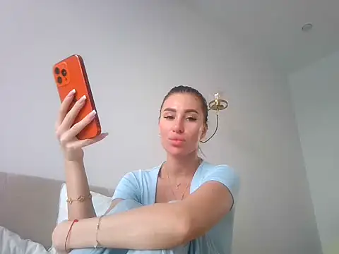 Snapshot of Qaralinn chatting on March 3, 2026, 3:30 pm Qaralinn online show from March 3, 2026, 3:30 pm