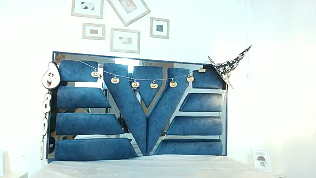 Snapshot of Mindy_Star_ chatting on October 28, 2025, 12:48 pm Mindy Star online show from October 28, 2025, 12:48 pm