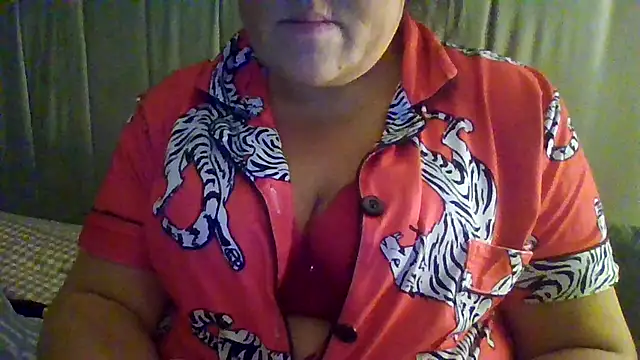 Snapshot of Busty-Phoenix42 chatting on October 19, 2025, 8:33 pm Busty-Phoenix42 online show from October 19, 2025, 8:33 pm