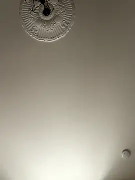 Isabelletra online show from October 22, 2025, 1:32 pm