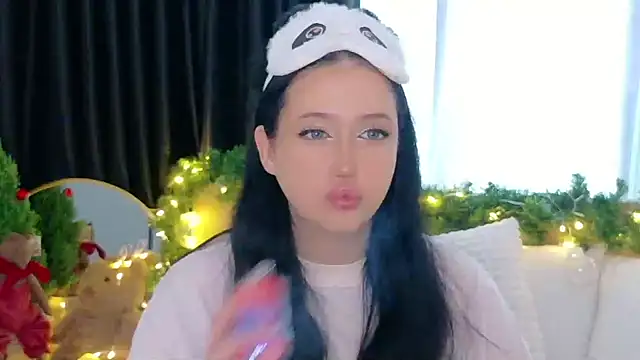 Felicia Herceg online show from December 13, 2025, 11:33 pm