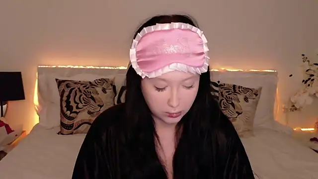 Felicia Herceg online show from October 30, 2025, 7:44 pm