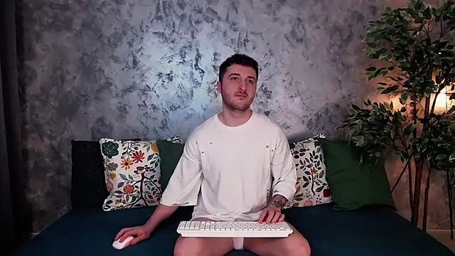 Ethan  S online show from December 17, 2024, 3:50 am