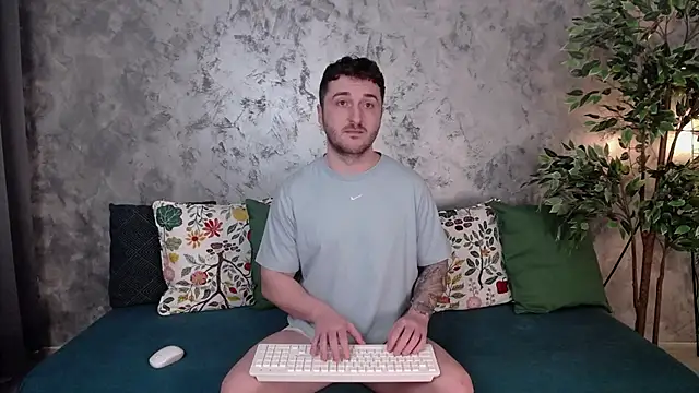 Ethan  S online show from December 16, 2024, 5:27 am