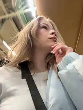 Snapshot of Eliiizaaa chatting on October 25, 2025, 4:29 pm Eliiizaaa online show from October 25, 2025, 4:29 pm