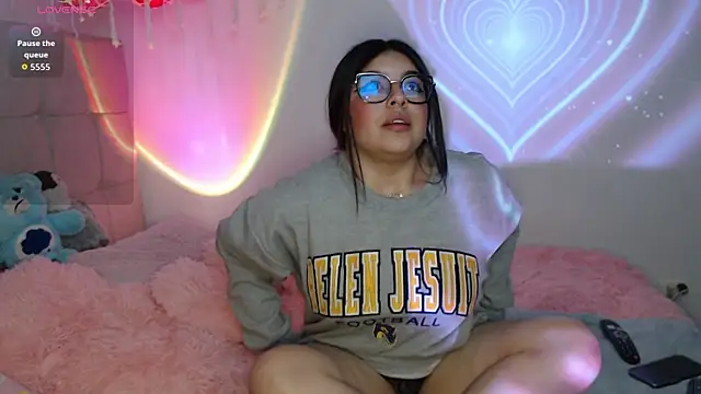 Snapshot of Ayleen_Honey chatting on October 23, 2025, 9:35 pm Ayleen Honey online show from October 23, 2025, 9:35 pm