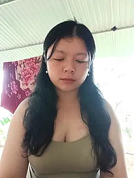 lisa-bae00 online show from April 17, 2026, 4:04 am