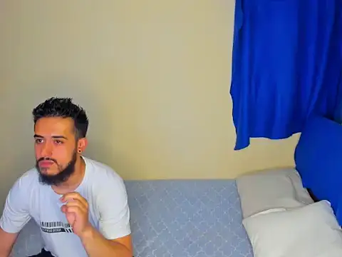 Snapshot of astredad2025 chatting on November 25, 2025, 3:07 am astredad2025 online show from November 25, 2025, 3:07 am