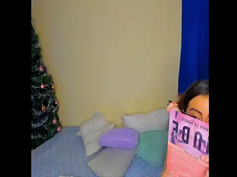 Snapshot of astredad2025 chatting on January 6, 2026, 3:43 am astredad2025 online show from January 6, 2026, 3:43 am