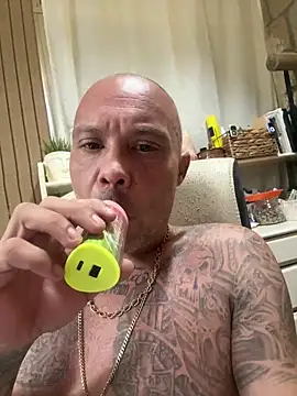 gitanoMad online show from April 17, 2026, 10:01 pm