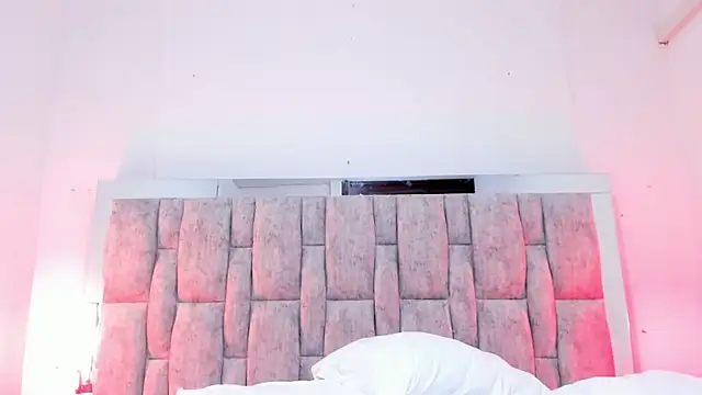 Crystal Stones online show from November 26, 2025, 6:46 am