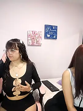 Pinkvixen69 online show from April 13, 2026, 4:44 pm