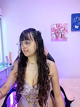 Pinkvixen69 online show from May 7, 2026, 6:22 pm