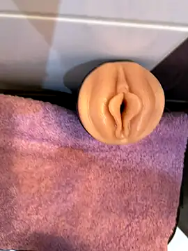 iCum uCum online show from October 25, 2025, 3:01 pm