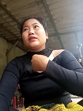 emlylin online show from November 1, 2025, 1:34 am