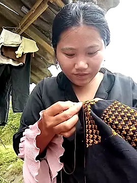 emlylin online show from October 22, 2025, 4:01 am